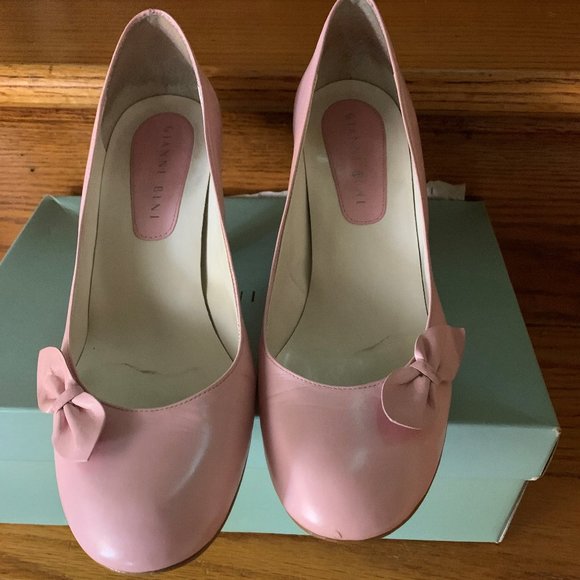 Barbiecore! Dusty Pink "EMBRACE" Pumps by Gianni Bini - Round Toe with Side Bows - Picture 3 of 7